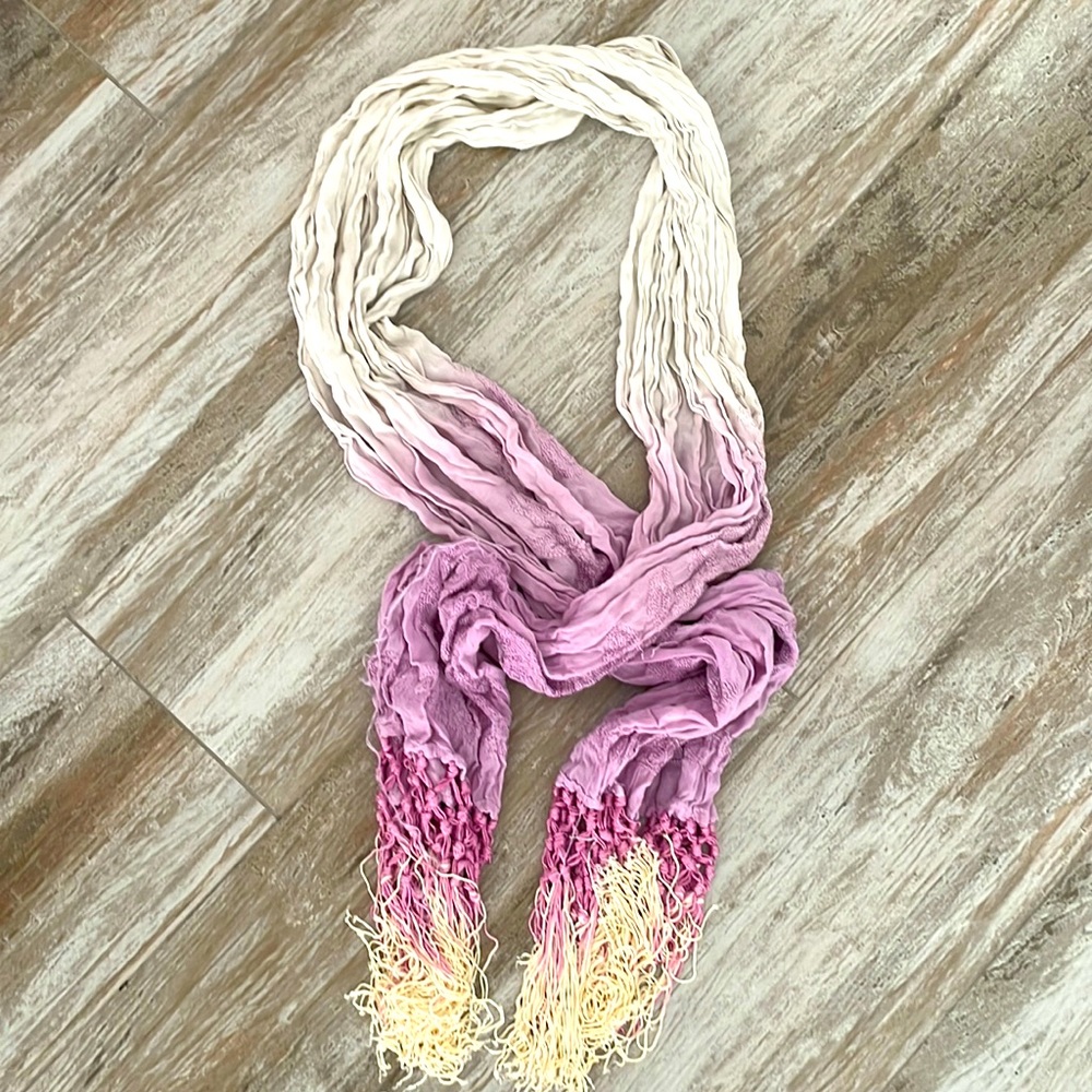 Beautifully lilac, purple and white scarf